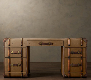 Illustration for article titled Retrotastic Furniture Made from Amazing Old Suitcases and Trunks